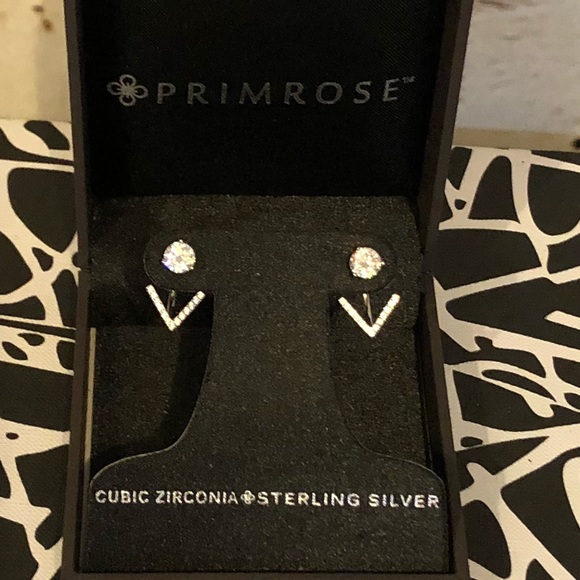 Primrose Jewelry - ✨ Stunning Sterling Silver Diamond Earrings ✨